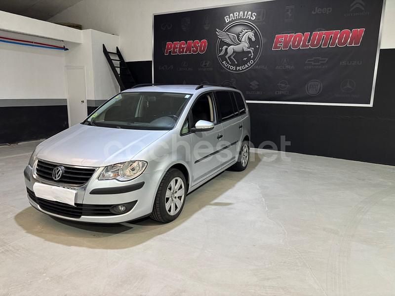 Gris / plata Usado 2009 VW Touran Advance Monovolumen | 6299 € (Precio justo) - Imagen 1/4
