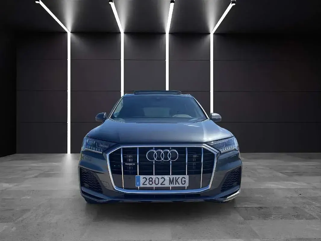 Usado Audi Q7 S-line plus 381 CV (280 kW) 2023 Gris SUV