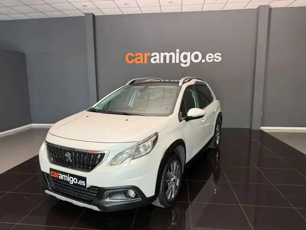 Usado Peugeot 2008 Allure 110 CV (80 kW) 2017 Blanco SUV