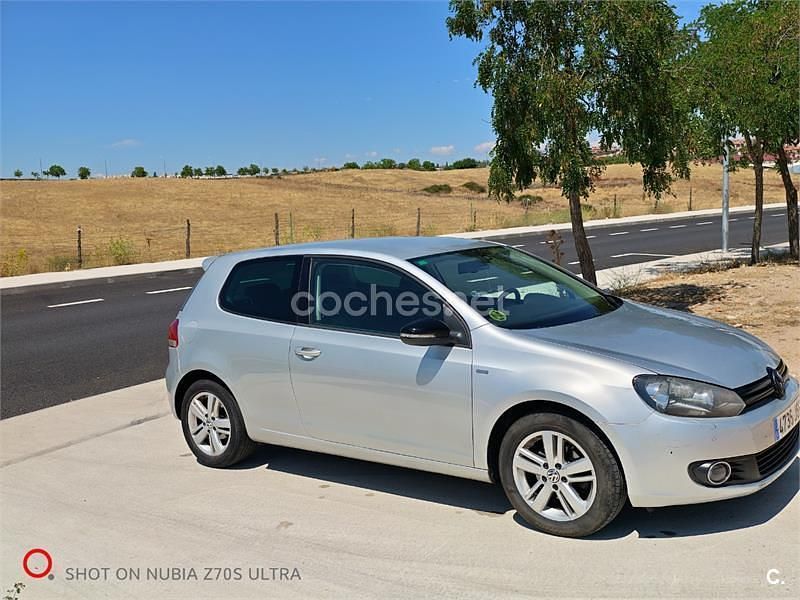 Usado VW Golf VII Advance 105 CV (77 kW) 2012 Gris / plata Berlina