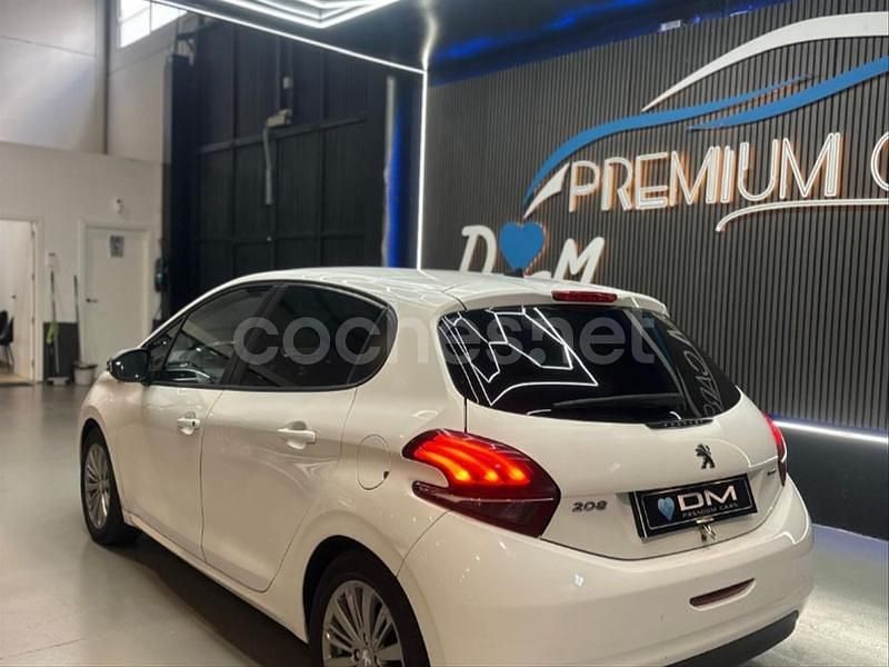 Usado Peugeot 208 Active 82 CV (60 kW) 2018 Blanco Utilitario