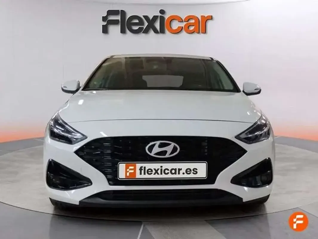 Usado Hyundai i30 120 HP (88 kW) 2024 Branco Sedan