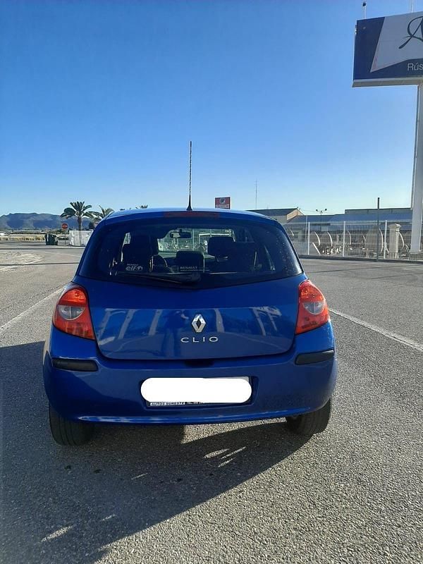 Usado Renault Clio II Authentique 85 CV (62 kW) 2008 Azul Utilitario