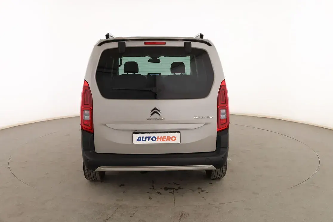 Usado Citroën Berlingo Shine 131 CV (96 kW) 2021 Gris Monovolumen