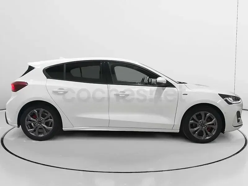 Usado Ford Focus ST-Line 125 CV (91 kW) 2022 Blanco Familiar