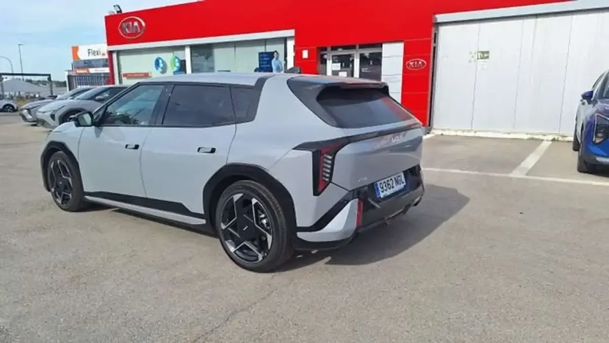 Usado Kia EV4 GT-Line 150 kW (204 CV) 2025 Gris Utilitario