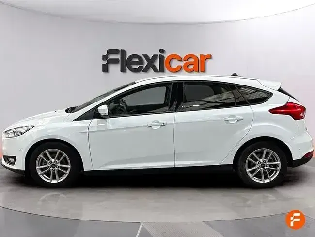 Usado Ford Focus Trend 125 CV (91 kW) 2018 Blanco