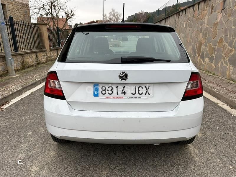 Usado Skoda Fabia Ambition 90 CV (66 kW) 2015 Blanco Berlina