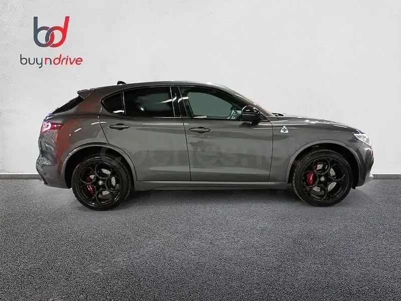 Usado Alfa Romeo Stelvio Quadrifoglio 510 CV (375 kW) 2022 Negro SUV