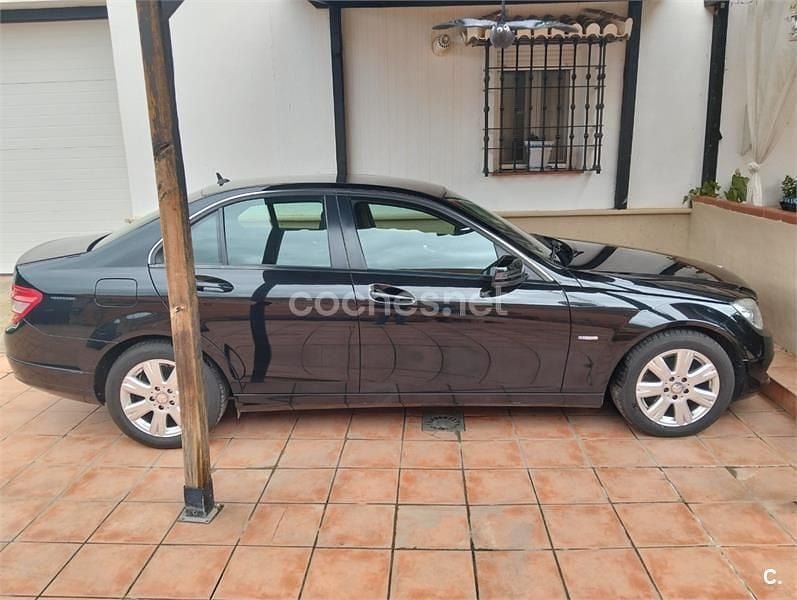 Usado Mercedes C200 Elegance 136 CV (100 kW) 2010 Negro Berlina