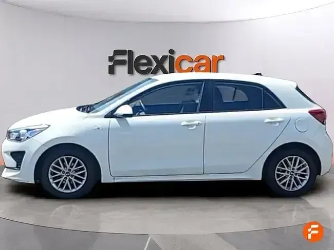 Usado Kia Rio 84 CV (61 kW) 2021 Blanco Berlina