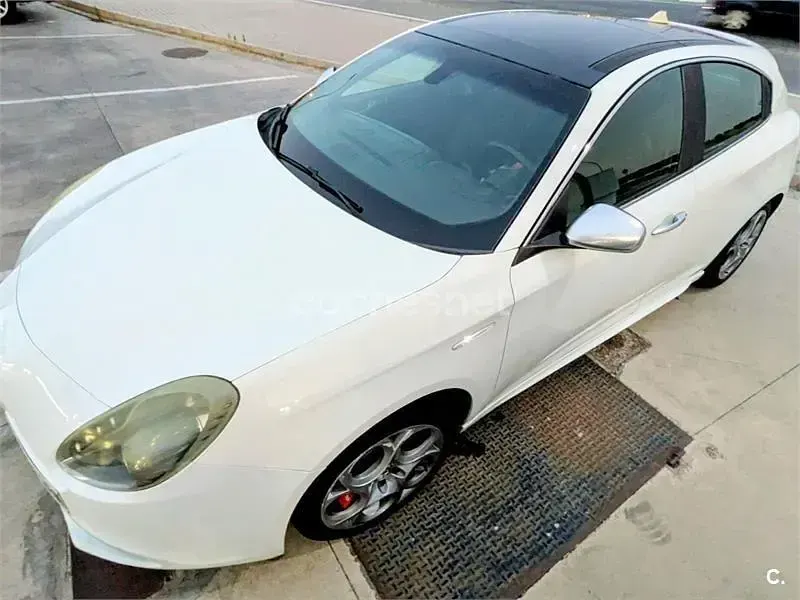 Usado Alfa Romeo Giulietta Distinctive 120 CV (88 kW) 2011 Blanco Utilitario
