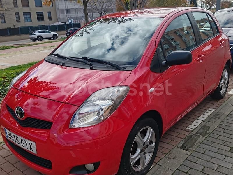 Rojo Usado 2010 Toyota Yaris Live Berlina | 4500 € (Precio justo) - Imagen 1/4