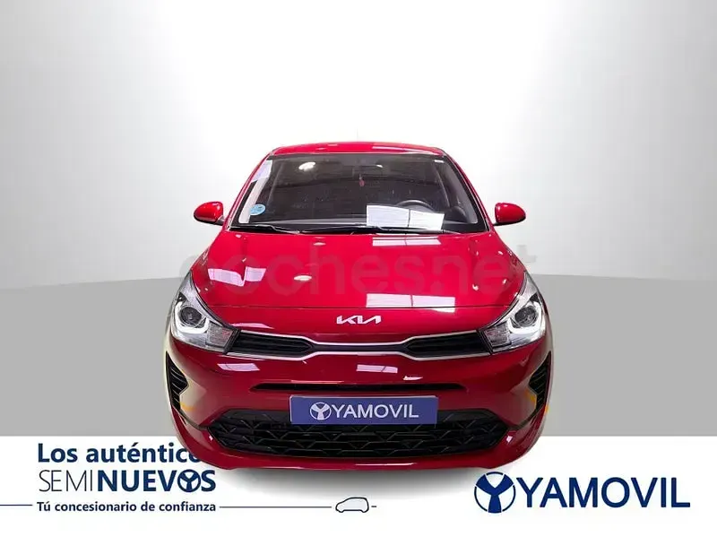 Usado Kia Rio 84 CV (61 kW) 2022 Rojo Berlina