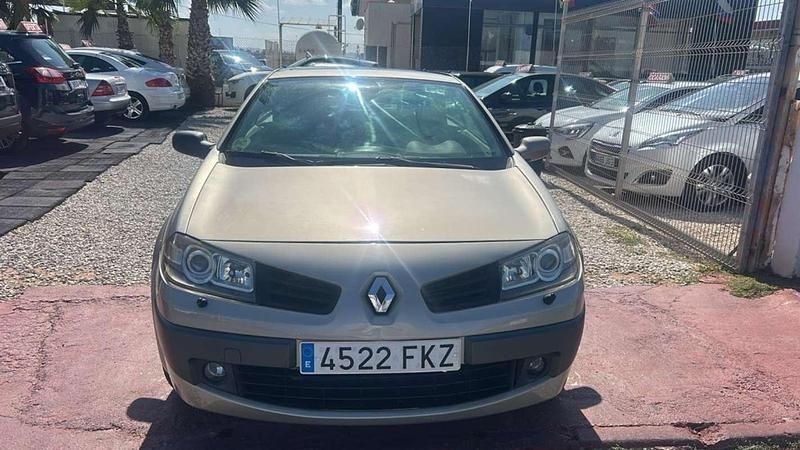 Usado Renault Mégane Cabriolet Privilege 131 CV (96 kW) 2007 Beige Descapotable