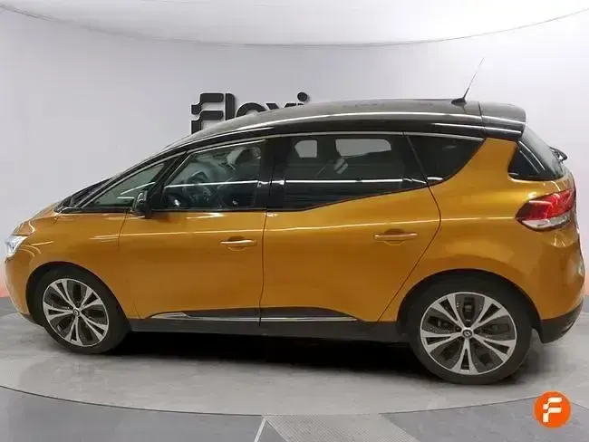 Usado Renault Scénic Zen 130 CV (95 kW) 2017 Amarillo