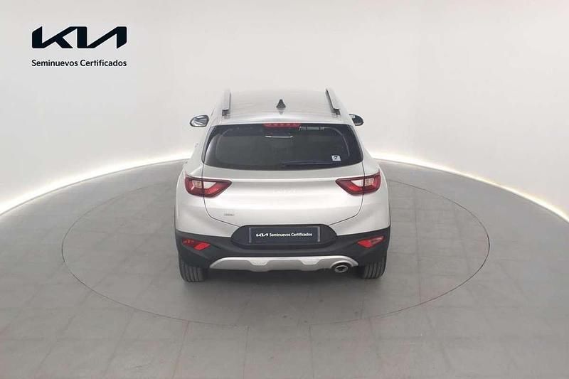 Usado Kia Stonic 101 CV (74 kW) 2024 Gris SUV