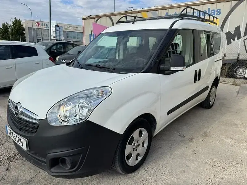Usado Opel Combo Expression 90 CV (66 kW) 2014 Blanco Monovolumen