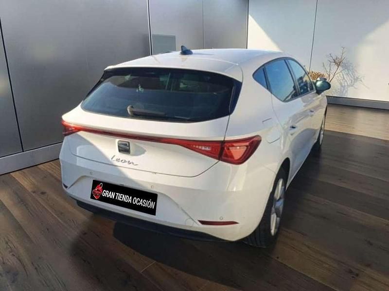 Usado Seat Leon Style 116 CV (85 kW) 2021 Blanco Utilitario