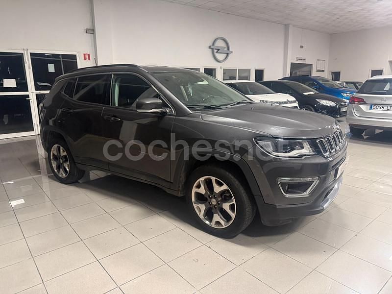 Usado Jeep Compass Limited 140 CV (102 kW) 2018 Gris / plata SUV