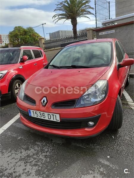 Rojo Usado 2005 Renault Clio II Dynamique Berlina | 4000 € (Caro) - Imagen 1/3