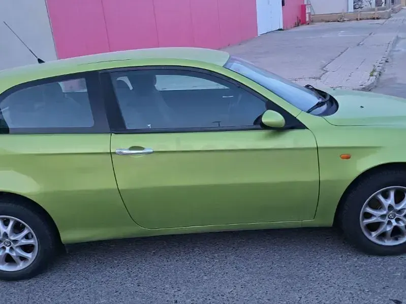 Usado Alfa Romeo 147 Progression 120 CV (88 kW) 2002 Verde Utilitario