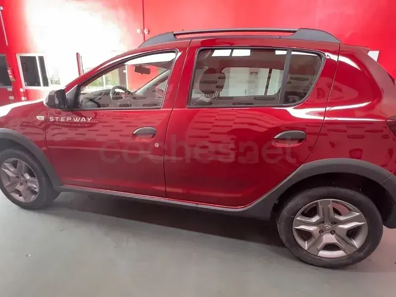 Usado Dacia Sandero Comfort 95 CV (69 kW) 2020 Rojo Berlina