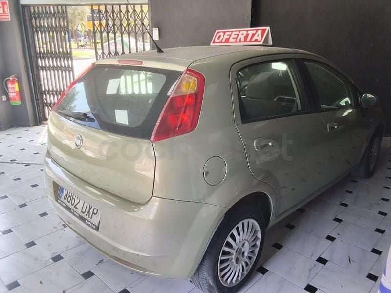 Usado Fiat Punto Dynamic 60 CV (44 kW) 2006 Beige Utilitario