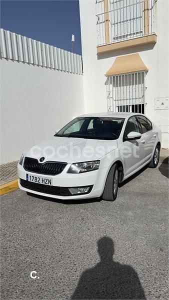 Blanco Usado 2014 Skoda Octavia Active Berlina | 9499 € (Precio justo) - Imagen 1/4