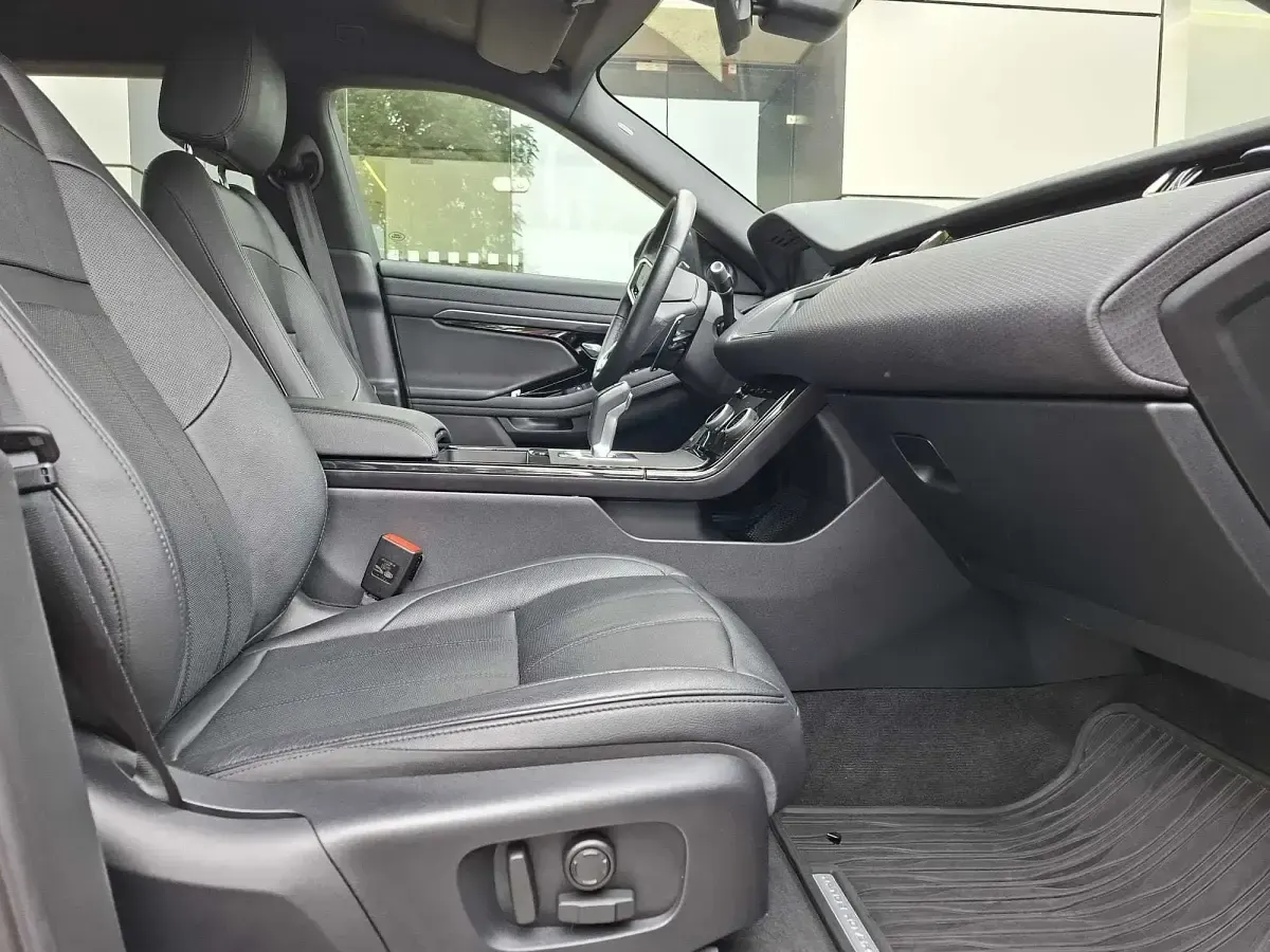 Usado Land Rover Range Rover evoque R-Dynamic 160 CV (117 kW) 2023 Rojo SUV