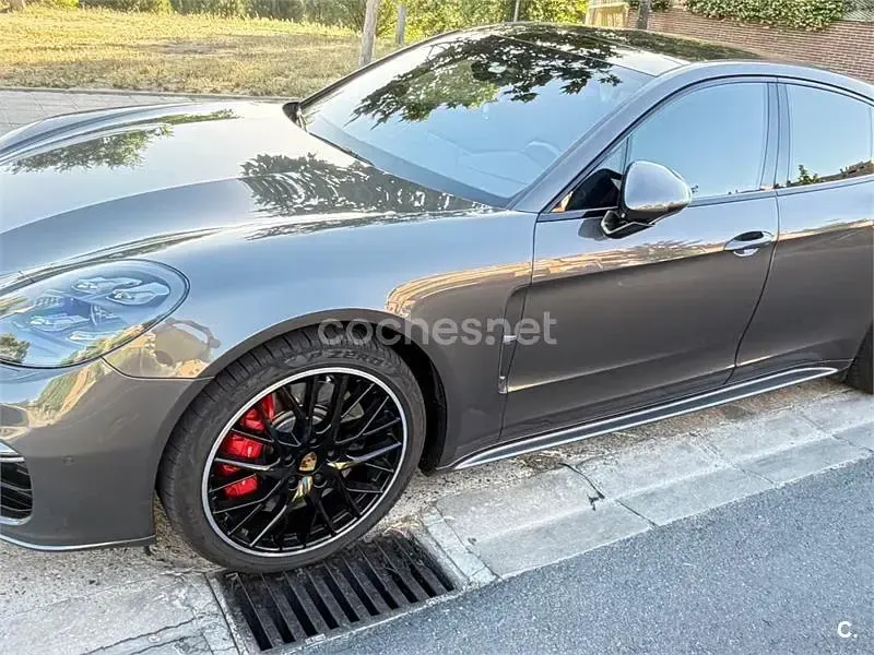 Usado Porsche Panamera Turbo 520 CV (382 kW) 2017 Gris / plata Utilitario