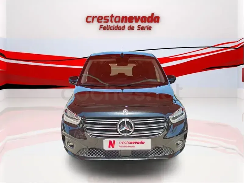 Usado Mercedes T180 116 CV (85 kW) 2023 Negro Monovolumen