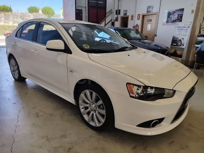 Usado Mitsubishi Lancer Sportback Motion 140 CV (102 kW) 2009 Blanco Berlina