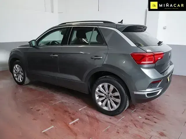 Usado VW T-Roc Advance 150 CV (110 kW) 2021 Gris / plata SUV