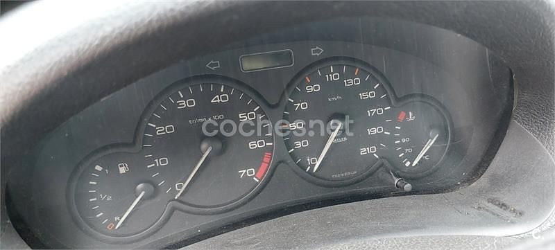 Usado Peugeot 206 75 CV (55 kW) 2001 Granate Berlina