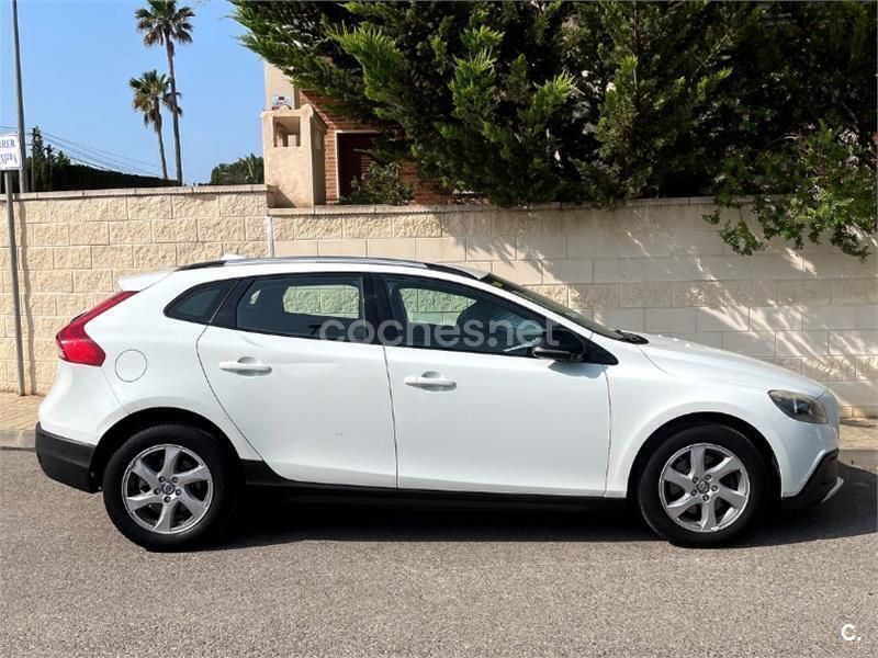 Blanco Usado 2014 Volvo V40 CC Momentum Familiar | 8700 € (Precio justo) - Imagen 1/4