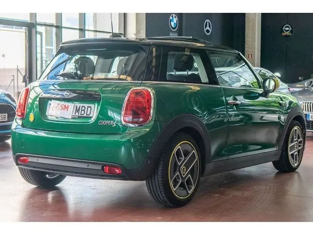 Usado Mini Cooper SE 135 kW (184 CV) 2022 Verde Utilitario