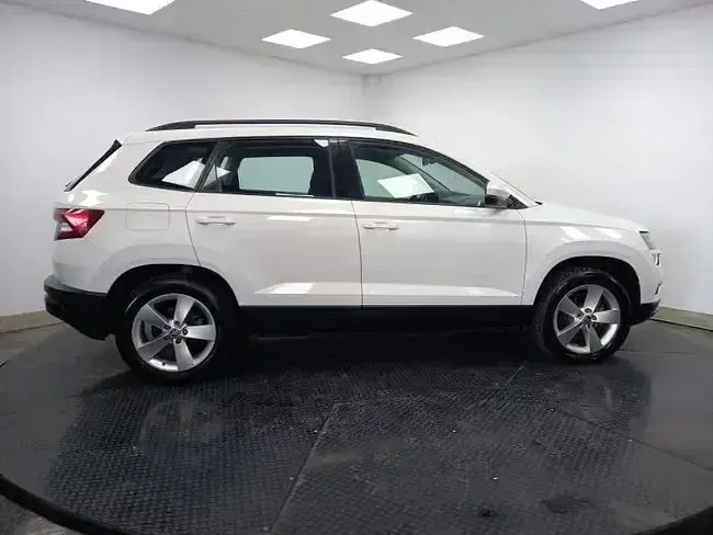 Usado Skoda Karoq Ambition 150 CV (110 kW) 2021 Blanco SUV