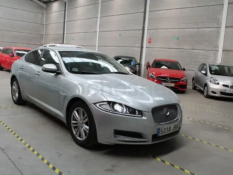 Usado Jaguar XF Premium Luxury 200 CV (147 kW) 2014 Gris / plata Berlina