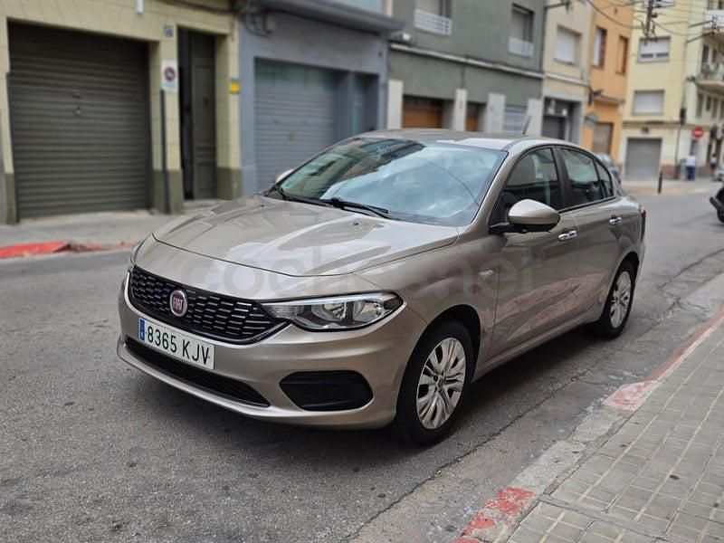 Usado Fiat Tipo Easy 95 CV (69 kW) 2018 Beige Berlina