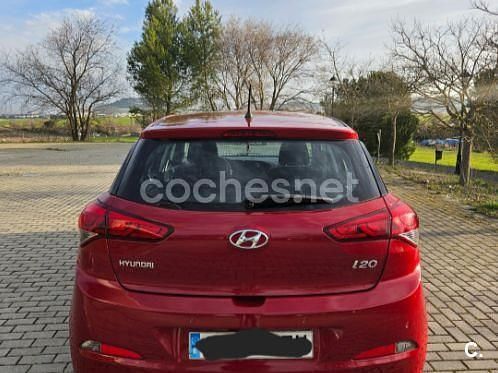 Usado Hyundai i20 84 CV (61 kW) 2017 Rojo Berlina