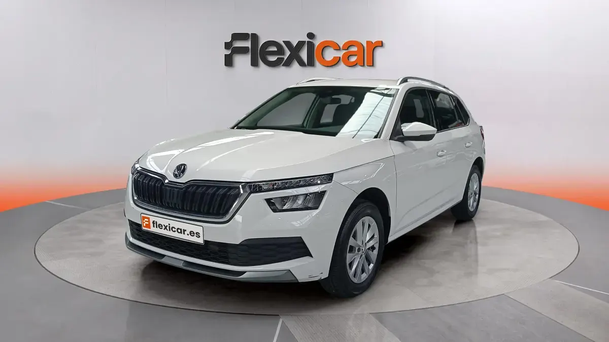 Usado Skoda Kamiq Selection 95 CV (69 kW) 2023 Blanco SUV
