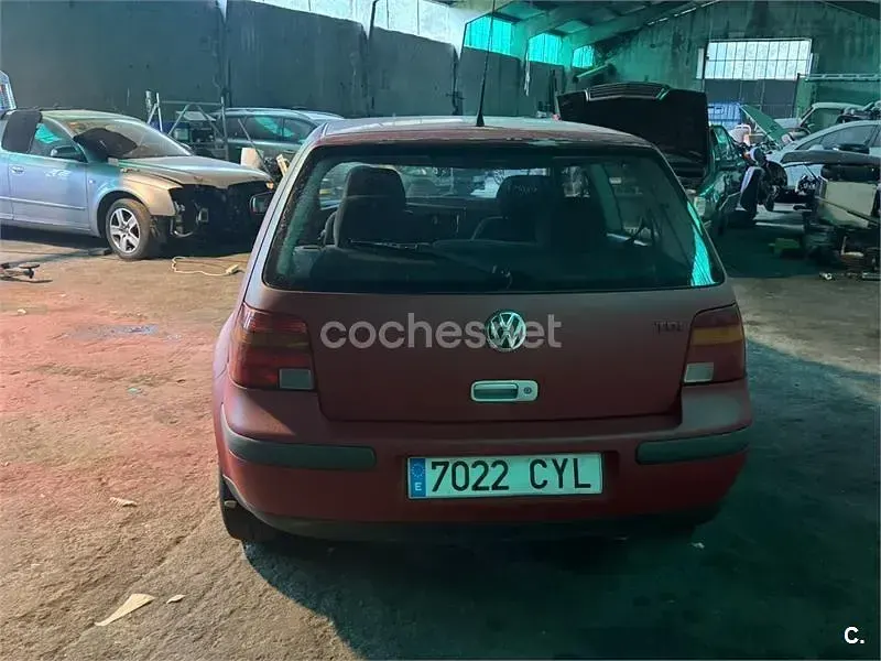 Usado VW Golf III Highline 90 CV (66 kW) 1999 Rojo Berlina