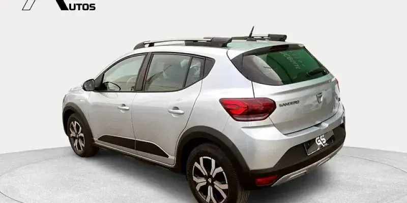 Usado Dacia Sandero Expression 91 CV (66 kW) 2023 Gris plata