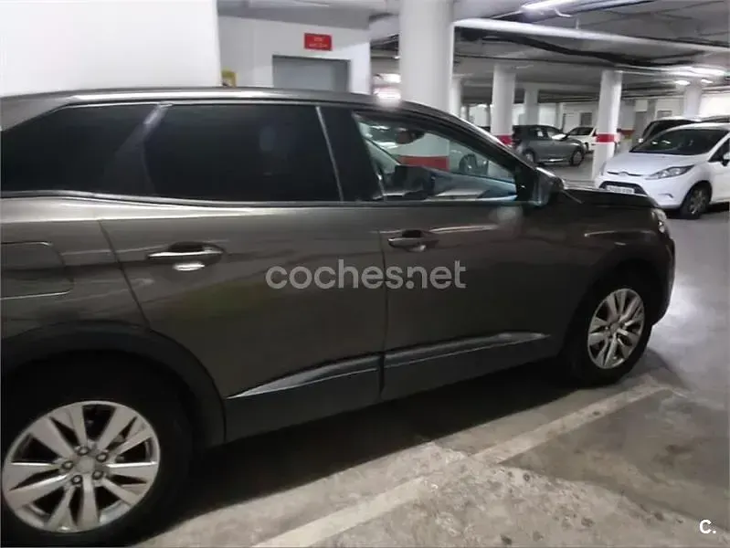Usado Peugeot 3008 Active 120 CV (88 kW) 2017 Gris / plata SUV