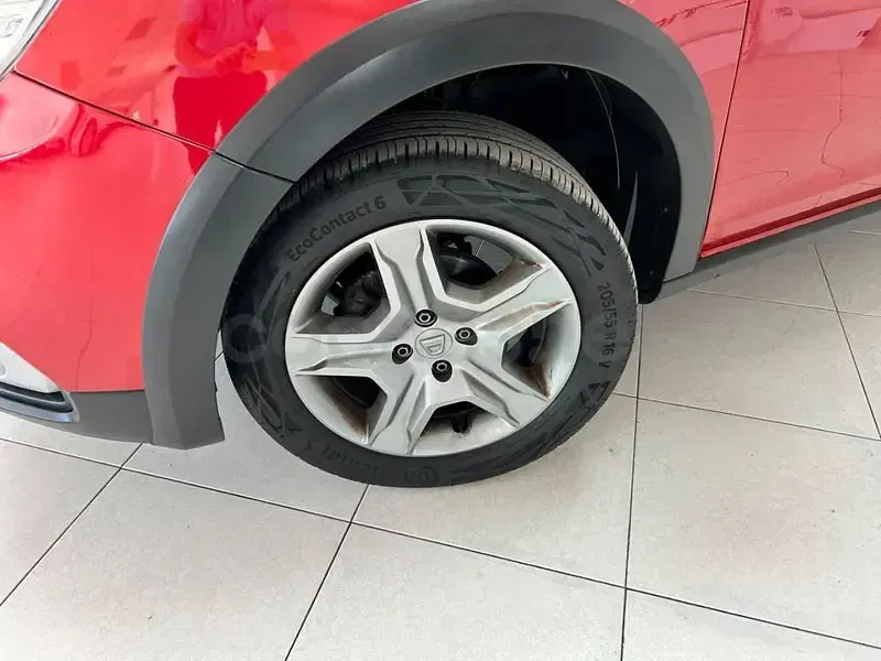 Usado Dacia Sandero Stepway 90 CV (66 kW) 2018 Rojo Berlina