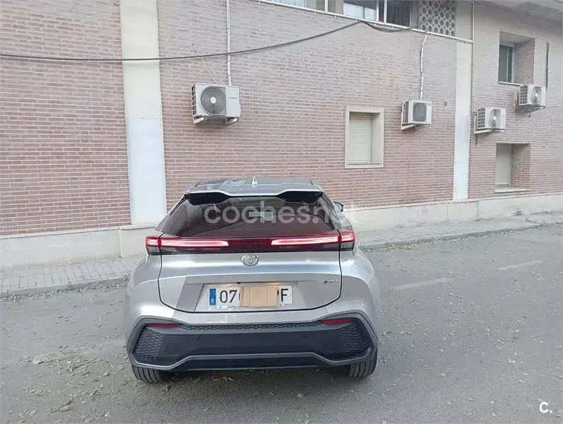 Usado Toyota C-HR Advance 140 CV (102 kW) 2024 Gris / plata SUV