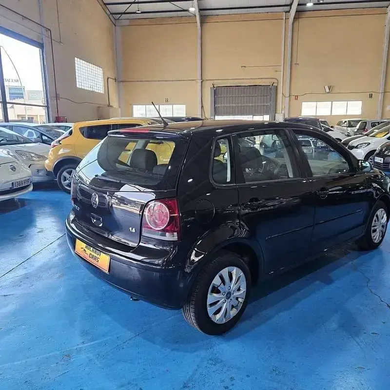 Usado VW Polo Advance 75 CV (55 kW) 2006 Negro Utilitario