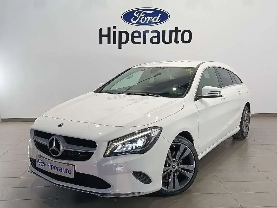 Usado Mercedes CLA200 Shooting Brake 136 CV (100 kW) 2018 Blanco Familiar