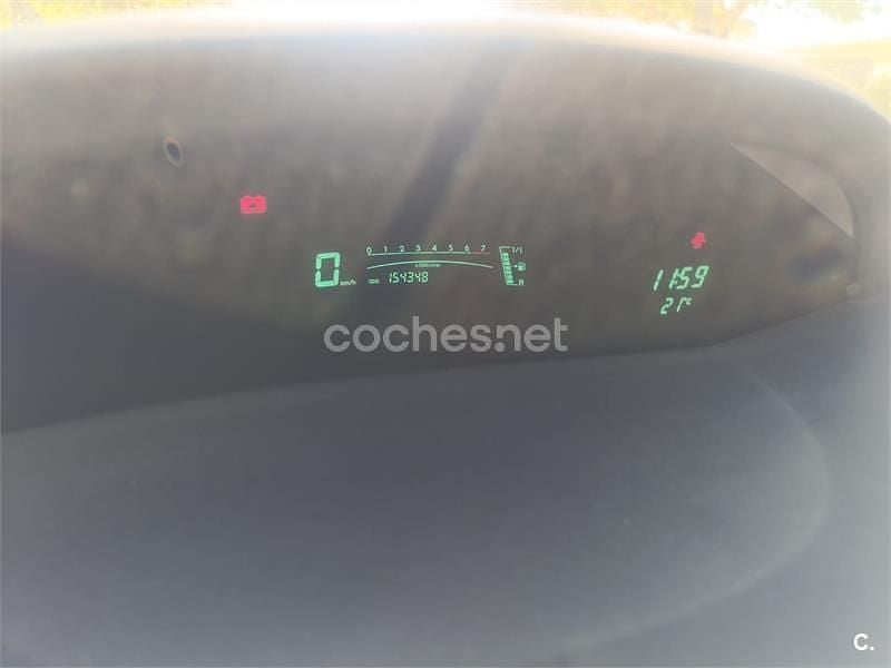 Usado Toyota Yaris 87 CV (63 kW) 2007 Rojo Utilitario